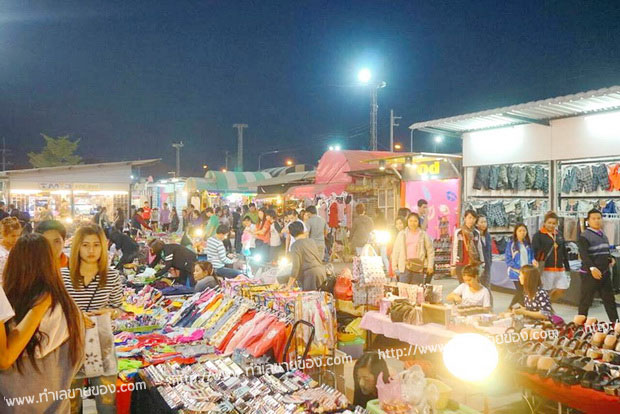 ตลาดไนท์บ้านเกาะ( Night Baan Koh ) ตลาดนัดกลางคืนนครราชสีมา แหล่งช้องปิ้งเมืองโคราช