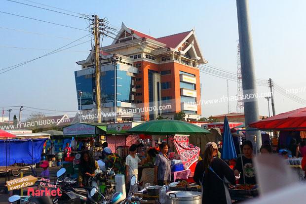 ตลาดหน้าศาลชลบุรี (ตลาดโต้รุ่ง)