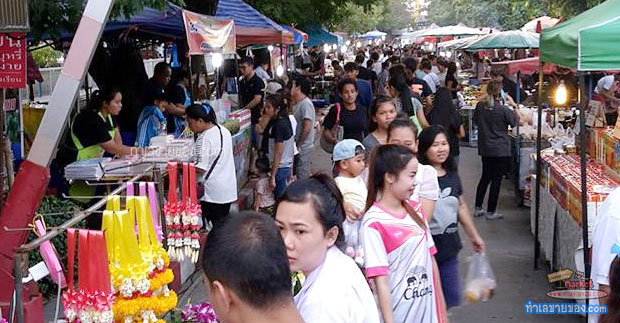 ตลาดนัดถนนคนเดินโรงเรียนพระโขนงพิทยาลัย ชุมชนเมือง-สินค้าราคาถูก