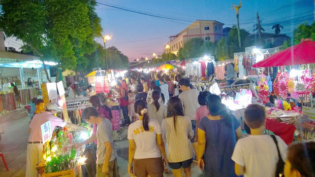 ถนนคนเดิน พิษณุโลก (Phitsanulok walkingstreet) ตลาดกลางคืนทุกวันเสาร์