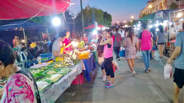 ถนนคนเดิน พิษณุโลก (Phitsanulok walkingstreet) ตลาดกลางคืนทุกวันเสาร์