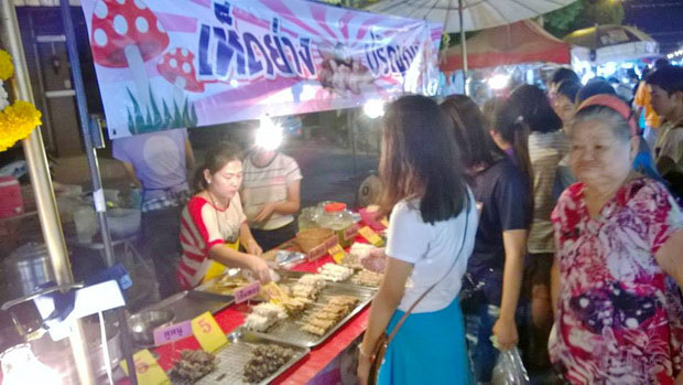 ถนนคนเดิน พิษณุโลก (Phitsanulok walkingstreet) ตลาดกลางคืนทุกวันเสาร์