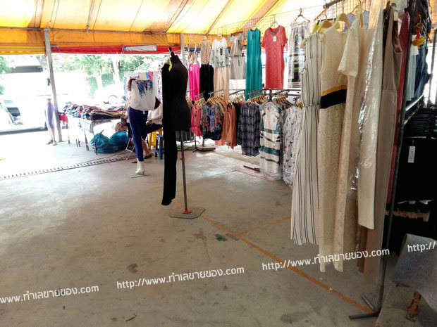 ตลาดรุ่งวาณิชย์ ตลาดตอนเช้า พื้นที่ให้เช่าหน้าสวนหลวง ร.9