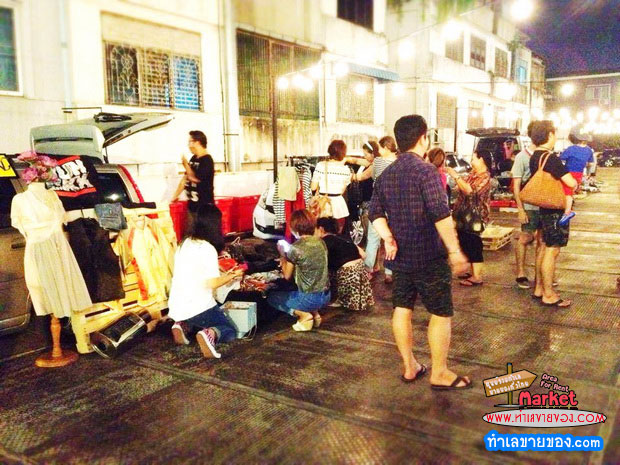 ตลาดนัดลอยฟ้า ข้างเมเจอร์นนท์ ท่าน้ำนนท์ ( ตลาดสไตล์ Rooftop )