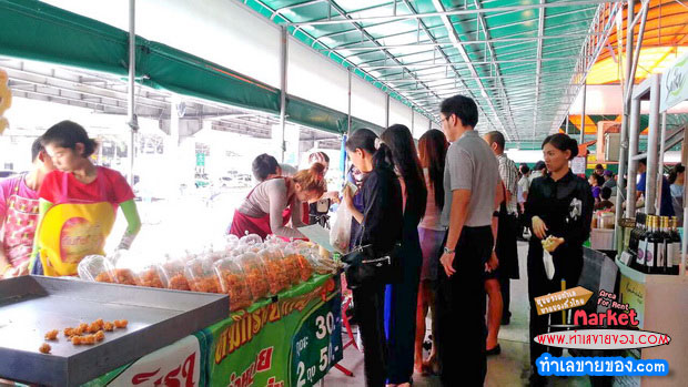 พื้นที่ให้เช่าใน ตลาดนัดว่องวานิช หรือ ตลาดนัดพระราม 9 ข้างอาคารวรสมบัติ