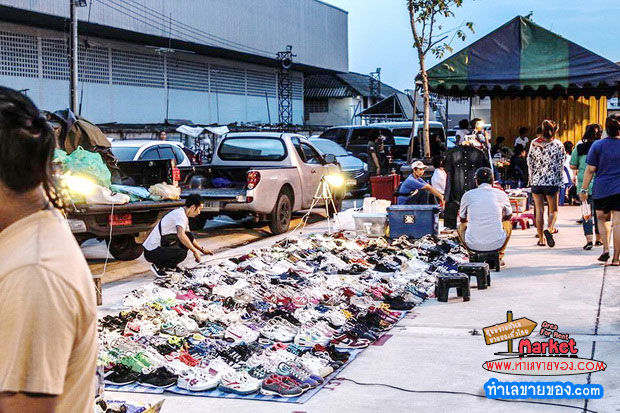 ตลาดนัดรถโบราณปากซอยหทัยราษฏร์  ตลาดกลางคืน พื้นที่ขายของ 70-90 ฿