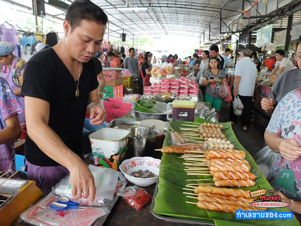 ตลาดเช้าสวนผัก ตรงข้ามซอยสวนผัก19 ( หรือซอยศาลเจ้าพ่อเฮ่งเจีย )