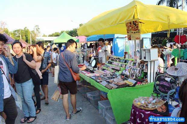 ตลาดนัดอินเตอร์โซน  ตลาดนัดมหาลัยธรรมศาสตร์