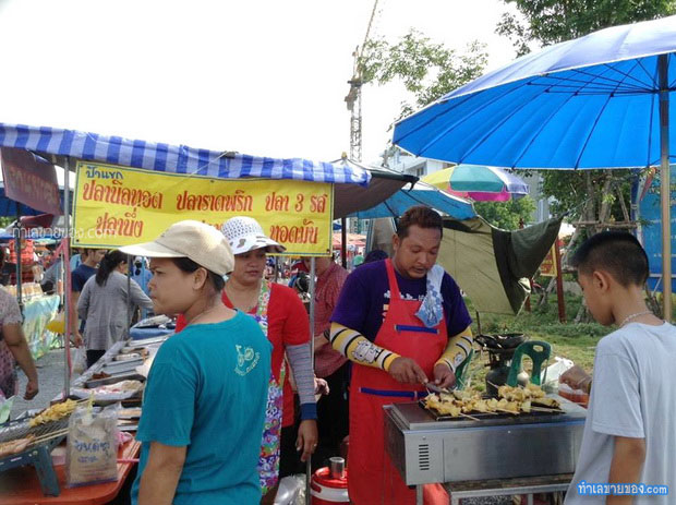 ตลาดนัดชุมชนวัดไร่ขิง “ตลาดนัดใหญ่ 1,000 กว่าล็อค ทุกวันอาทิตย์” 