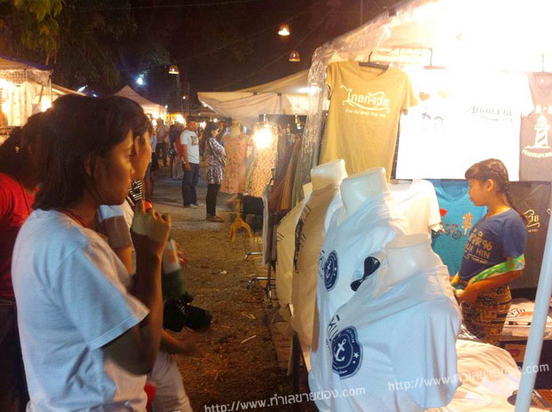 ตลาดนัดอวดเก๋า หัวหิน ตลาดนัดกลางคืนหัวหิน ท่องเที่ยวตลาดนัดงานศิลป