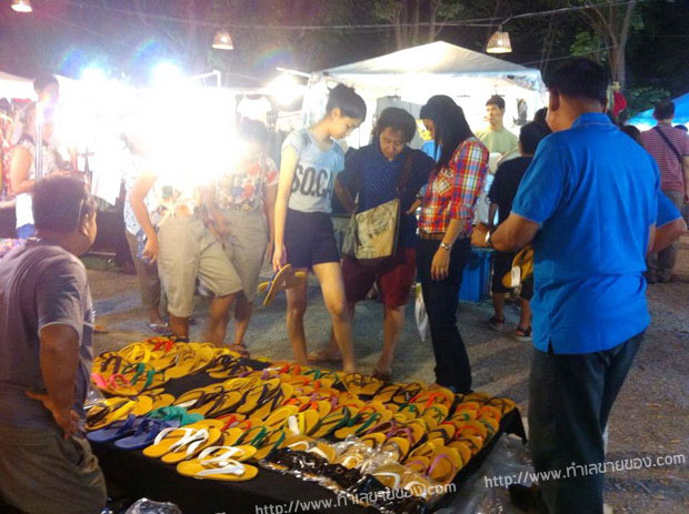 ตลาดนัดอวดเก๋า หัวหิน ตลาดนัดกลางคืนหัวหิน ท่องเที่ยวตลาดนัดงานศิลป