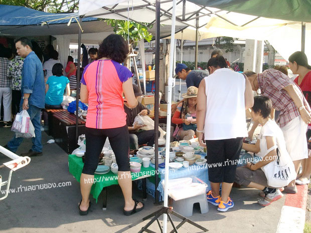 ตลาดนัดวันพุธ ณ.ตลาดสามย่าน ล็อคเต็มหมดแล้ว แต่ให้รอเสียบ