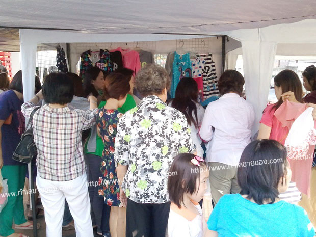 ตลาดนัดวันพุธ ณ.ตลาดสามย่าน ล็อคเต็มหมดแล้ว แต่ให้รอเสียบ