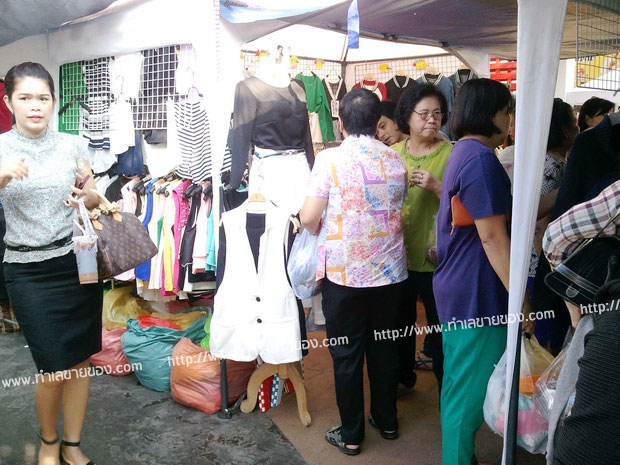 ตลาดนัดวันพุธ ณ.ตลาดสามย่าน ล็อคเต็มหมดแล้ว แต่ให้รอเสียบ