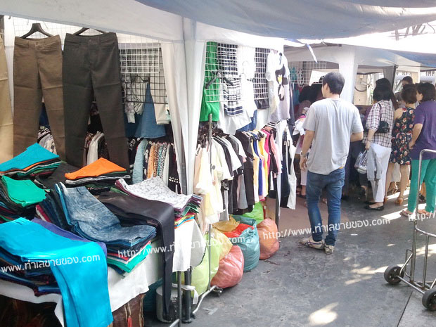 ตลาดนัดวันพุธ ณ.ตลาดสามย่าน ล็อคเต็มหมดแล้ว แต่ให้รอเสียบ