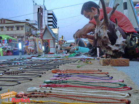 ถนนคนเดินตรัง หน้าสถานีรถไฟตรัง ทำเลขายของ 50บ/วัน