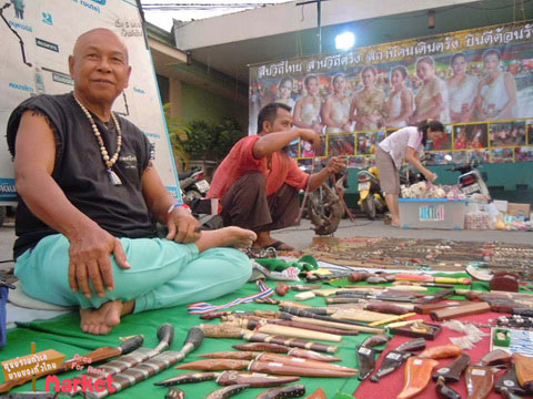 ถนนคนเดินตรัง หน้าสถานีรถไฟตรัง ทำเลขายของ 50บ/วัน