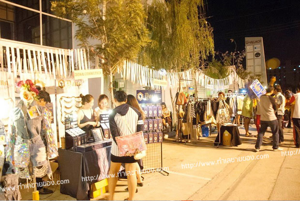 ตลาดนัด U-Village ทำเลติดกับมหาวิทยาลัยธรรมศาสตร์ศูนย์รังสิต ขายฟรี