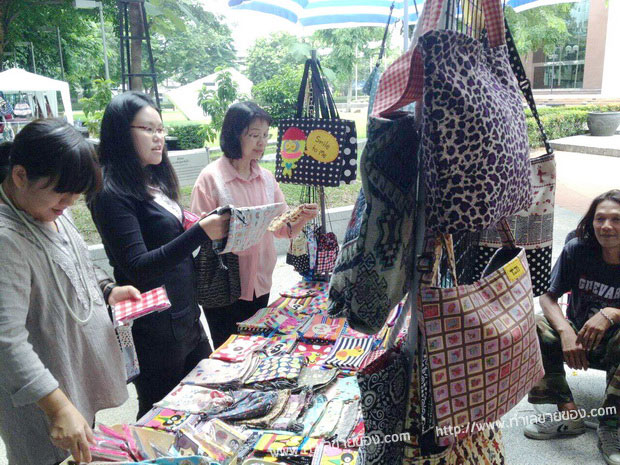 ตลาดนัด bu market กล้วยน้ำไท