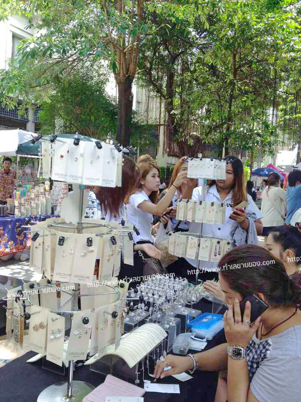 ตลาดนัด bu market กล้วยน้ำไท