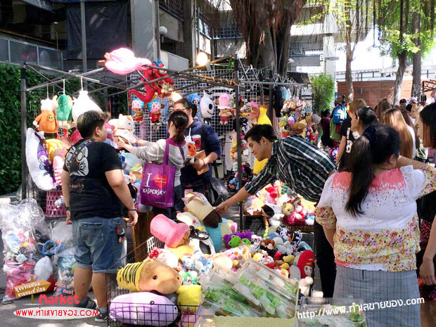 ตลาดนัด bu market กล้วยน้ำไท