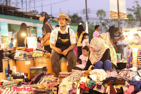 หลาดปล่อยของ (Phuket Indy Market)