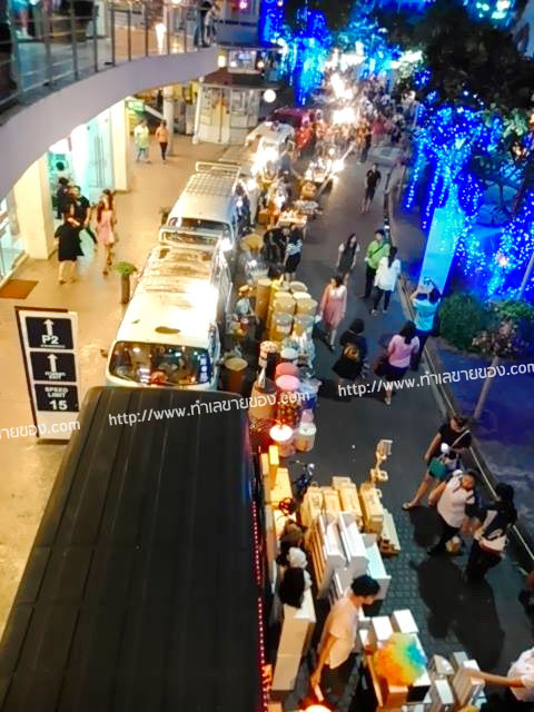 ตลาดนัด retro @ Major Ratchayothin หรือ Retro meeting night market