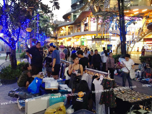 ตลาดนัด retro @ Major Ratchayothin หรือ Retro meeting night market