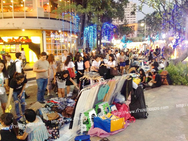 ตลาดนัด retro @ Major Ratchayothin หรือ Retro meeting night market