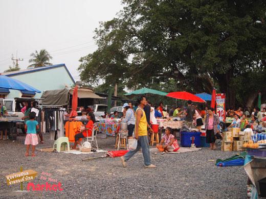 ตลาดนัดบุญชัย ต้นไทรศักดิ์สิทธิ์