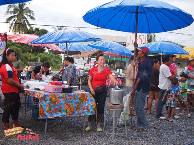 ตลาดนัดบุญชัย ต้นไทรศักดิ์สิทธิ์