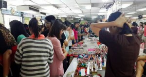 ตลาดนัดอาคารมโนรม