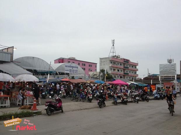 ตลาดนัดพูนเจริญ บางนา