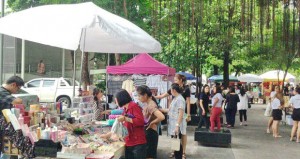 ตลาดนัด bu market กล้วยน้ำไท