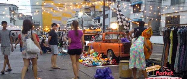 ตลาดนัดลอยฟ้า ข้างเมเจอร์นนท์ ท่าน้ำนนท์ ( ตลาดสไตล์ Rooftop )