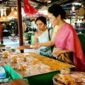 ตลาดโก้งโค้ง บ้านแสงโสม ย้อนเวลา..สู่วิถีตลาดโบราณศรีอโยธยา