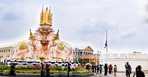 ประสบการณ์ตรง ไปถวายความอาลัยที่ท้องสนามหลวง (เล่าสู่กันฟัง+คำแนะนำ)