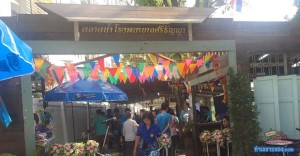 ตลาดน้ำโรงพยาบาลศรีธัญญา สักการะพระพุทธบวรมหามงคล , เยี่ยมชมอนุสาวรีย์หลวงวิเชียร