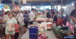 ตลาดนัดอ่อนนุช 46 หมู่บ้านมิตรภาพวงเวียน ตลาดย่านชุมชนในเมือง เขตพระโขนง