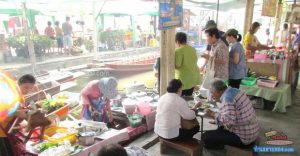 ตลาดน้ำวัดสะพาน ราชพฤกษ์ ชิมของอร่อย นั่งเรือชมวิถีชีวิตคลองบางน้อย