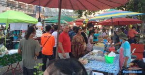 “ตลาดบางเสร่ไนท์พล่าซ่า” ชิมช้อปแบบชิวๆ ในบรรยากาศตลาดยามเย็น ใกล้หาดบางเสร่