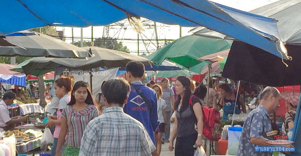 ตลาดนัดตรงข้ามวัดสามพราน