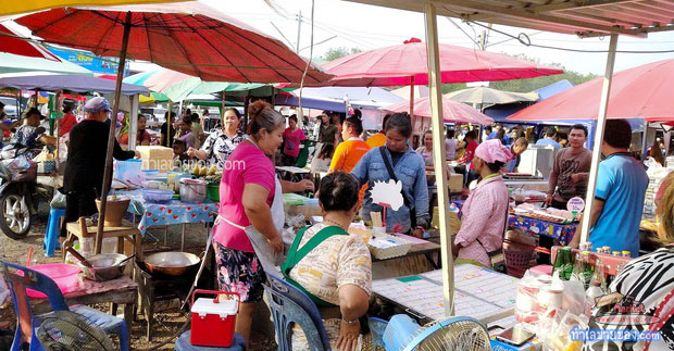 ตลาดนัดเขาน้อย