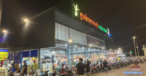 ตลาดนางรำ บางเสาธง “ของทานเช้าตรู่ , ศูนย์อาหาร-เช้าถึงค่ำ , ตลาดสดทุกวัน , ลานดนตรีสดตอนเย็นๆ”